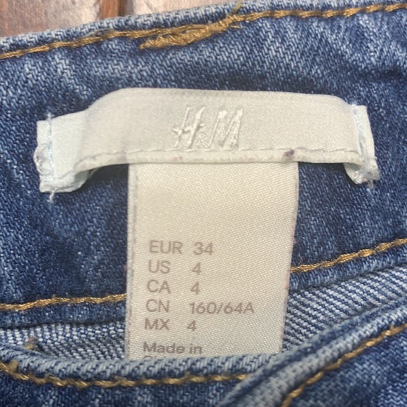 EUC H&M Denim Jean Shorts Women’s Size 4 - Picture 3 of 3
